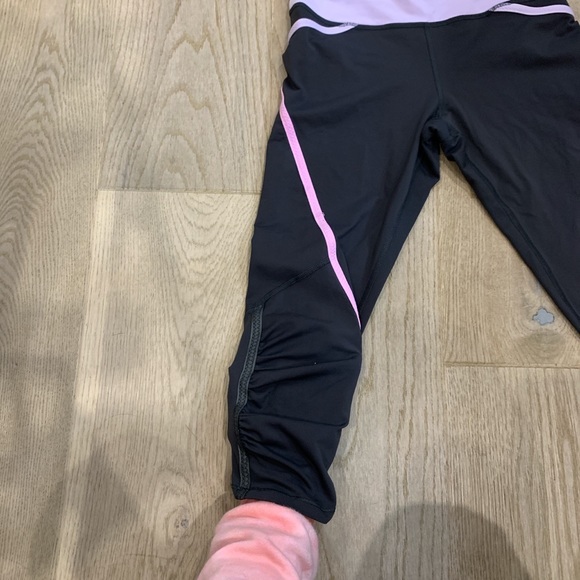 Lululemon grey capris - Picture 2 of 3